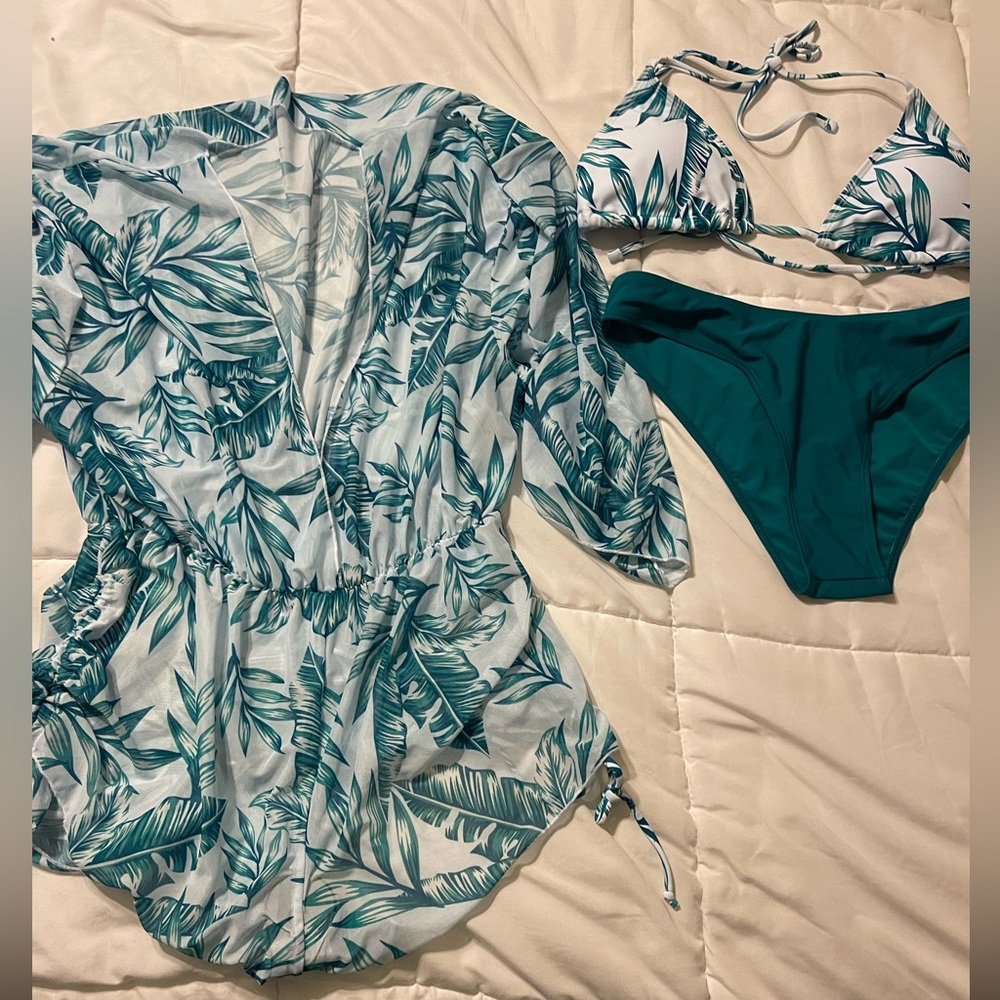 Medium 3 Piece New bikini, cheeky bottoms, bikini top & sheer romper cover up.